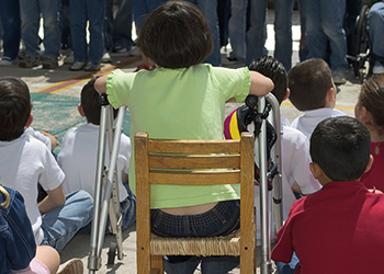 Améliorer le climat scolaire grâce à des programmes de sensibilisation aux handicaps